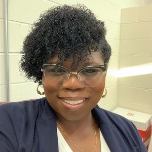 Meet your Posher, Mia